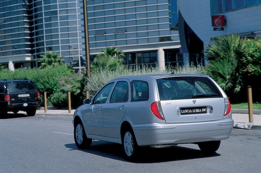  Lancia Lybra SW 1999 года  (фото 20 из 57)